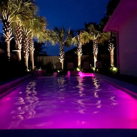 Beautiful Pet Friendly Home! Tropical Pool, Optional Golf Cart & Pool Heat, Minutes To Beach